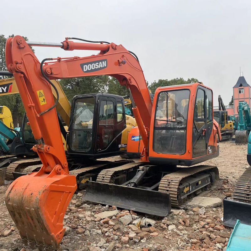사용 된 미니 발굴기 Doosan DX75 작은 발굴기 사용 된 기계 6 톤 핸드 땅 발굴기 작은 발굴기