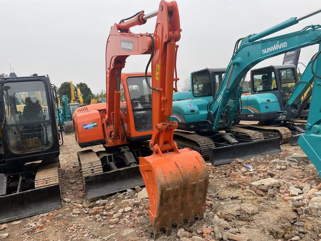 사용 된 미니 발굴기 Doosan DX75 작은 발굴기 사용 된 기계 6 톤 핸드 땅 발굴기 작은 발굴기