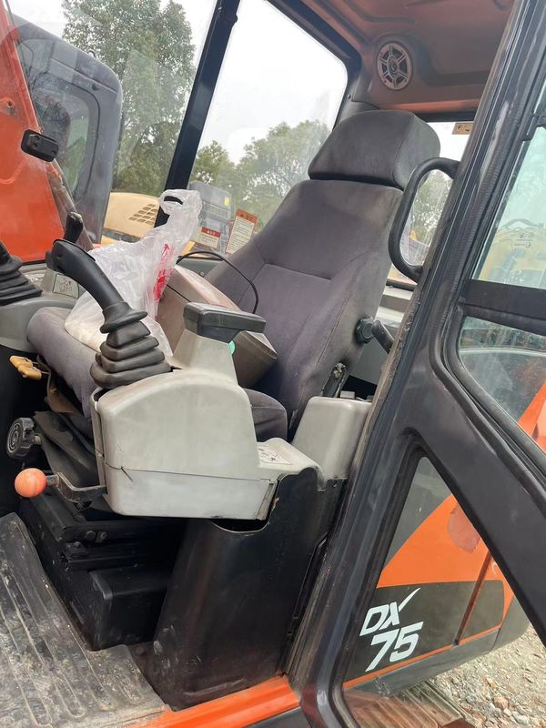 사용 된 미니 발굴기 Doosan DX75 작은 발굴기 사용 된 기계 6 톤 핸드 땅 발굴기 작은 발굴기