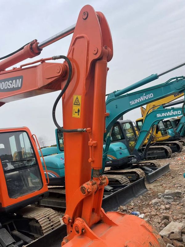 사용 된 기계 Doosan DX75 작은 발굴기 사용 된 고무 트랙 미니 발굴기 발굴기 손