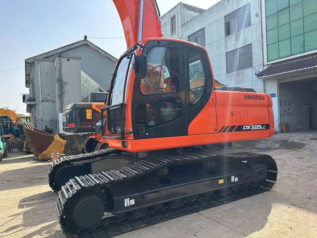 원본 페인트와 상태 중고 발굴기 Doosan DX225LC 판매
