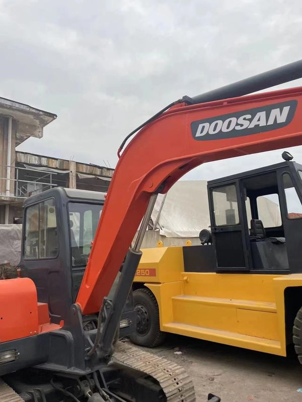 원본 사용 된 Doushan DH55 발굴기는 좋은 상태이고 견고하고 간편한 유지보수