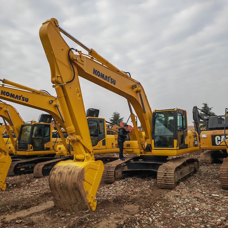 재고 중인 대형 발굴기 KOMATSU PC220-8/신규 도착 2차 수동 KOMATSU PC220-8