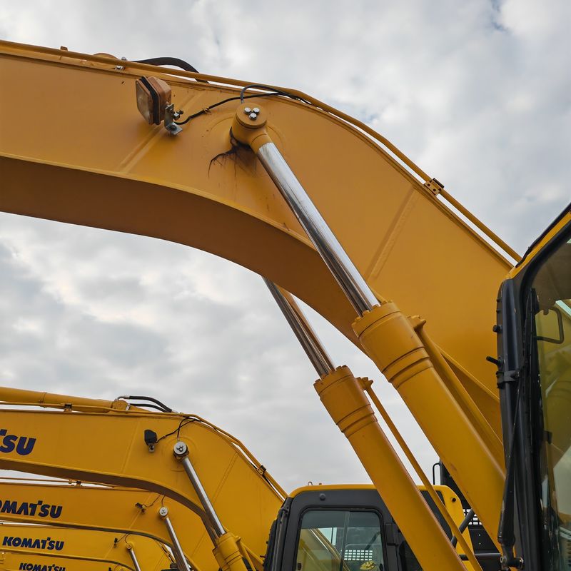 재고 중인 대형 발굴기 KOMATSU PC220-8/신규 도착 2차 수동 KOMATSU PC220-8